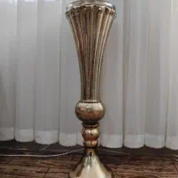 گلدان کنار سالنی