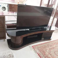 تلوزیون ومیز تلوزیون