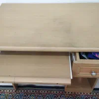 میز کامپیوتر تمیز و سالم