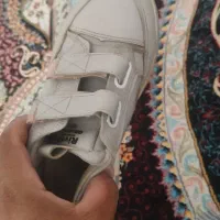 کتونی سایز ۳۷ صلواتی یکم زدگی داره