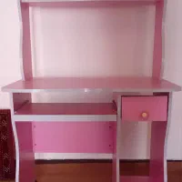 میز تحریر و کامپیوتر