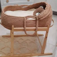 گهواره و تخت کنارمادر
