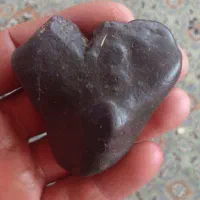 شهاب سنگ‌|کلکسیون اشیاء عتیقه|قیدار, |دیوار