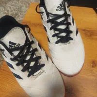 کتونی فوتبال و سالنی