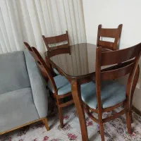 میز غذاخوری در حد نو