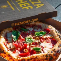 آشپز پیتزا زن نیروی ساده فست فود