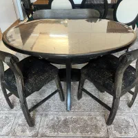 میز ناهارخوری ۴ نفره، تمیز و شیک،نصف قیمتِ نو