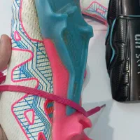 کفش فوتبال سایز 42 نو نو فقط دو بار پوشیده شده|کیف، کفش، کمربند|دوگنبدان, |دیوار