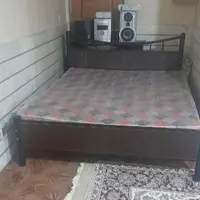 تخت خواب دو نفره تشک همچی رو هم 800 هزار تومن