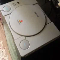 یک عدد کیف گیتار و پایه دیواری