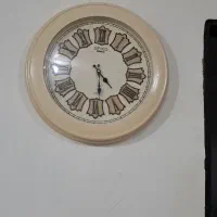 ساعت دیواری شیک وسالم