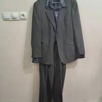 کت و شلوار و یک پیراهن