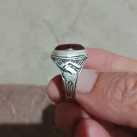 یک انگشتر نقره قدیمی با نگین زیبای یاقوت اصلی