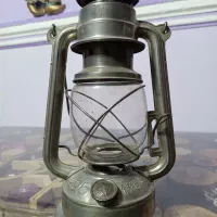 فانوس نفتی وساعت رومیزی|کلکسیون اشیاء عتیقه|شیراز, شهرک بهار|دیوار