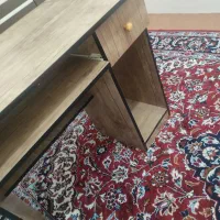 میز تحریر و کامپیوتر