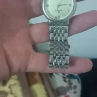 یک عدد ساعت زنانه