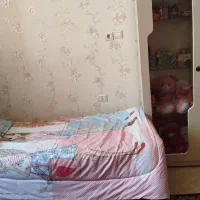 تخت نوجوان به همراه ویترین