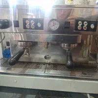 دستگاه قهوه با تمام وسایل میز کار اسیاب تصویح آب