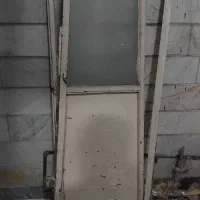 درب سرویس بهداشتی با شیشه