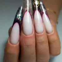 آموزش و خدمات کاشت ناخن