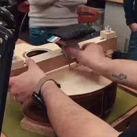 تعمیرات تخصصی انواع گیتار