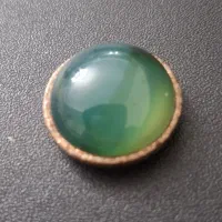 سنگ  آبدارزمردی رنگ