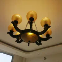 لوستر رومی|لوستر و چراغ آویز|اصفهان, کوی ولی عصر|دیوار