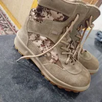 یه جفت پوتین و کفش ادیداس