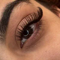 خدمات تخصصی مژه و ابرو، زیبایی، ماندگاری بالا