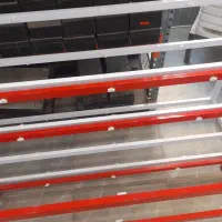 ویترین قفسه مغازه ای