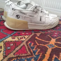 کتونی بازا  یک جفت کفش کانترفلاو سایز۴۳