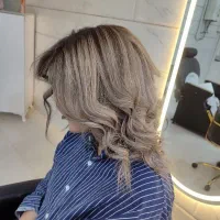 نیازمند مدل برای رنگ و لایت