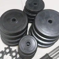 دو نوع دمبل ۲۶ کیلویی و ۱۶ کیلویی .