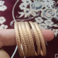 النگوی طلا. ۱۰۰ روی قیمت تابلو