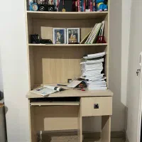 میز تحریر کتابخانه دار
