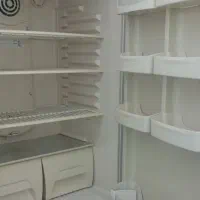 یخچال و تلویزیون قدیمی