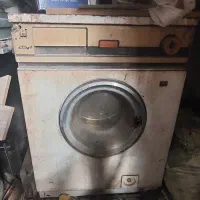 لباسشویی ۵ کیلو همه چی سالم فقط یکم روش خاک هست