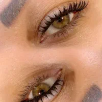 تخفیف کاشت مژه و لیفت و لمینیت مژه و ابرو