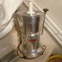 آبمیوه گیر صنعتی هلال