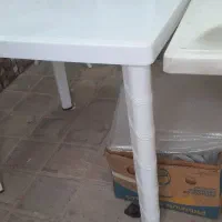 میز فایبر گلاس.