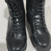 بوت چرم|کیف، کفش، کمربند|بومهن, |دیوار