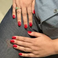 ناخن کار و مژه کار