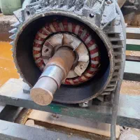 استخدام نیروی فنی