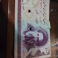 قفس بزرگ و ساعت دیواری پشتی کابینت سه درندرحد