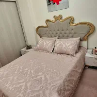 تخت خواب دو نفره با پاتختی و تشک