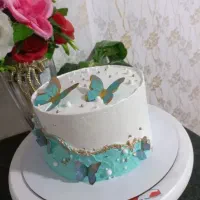 کیک و شیرینی خامه ای