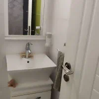 روشویی همراه آینه و شیر آب