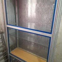 ویترین شیشه ای بدنه آلومینیومی