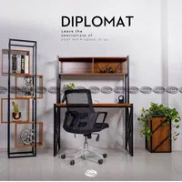 میز تحریر دیپلمات