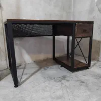 میز کامپیوتر مدرن